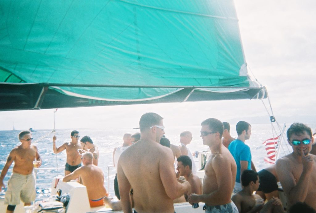 hula's bar catamaran